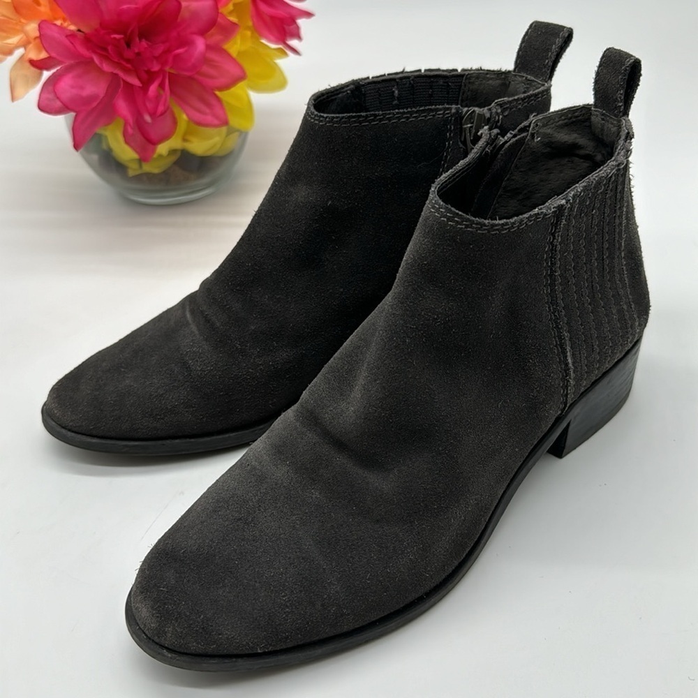 Dolce Vita Dark Gray Suede Pull On Ankle Boot Size 7 MCA5930C